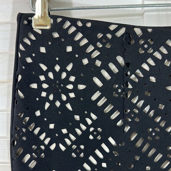 Chico's Pencil Skirt Size 0 Size 4 Cutwork Black & Nude - Picture 4 of 16